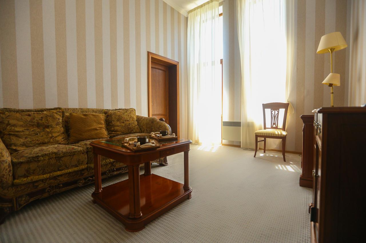 Ritsa Hotel Сухумі Екстер'єр фото